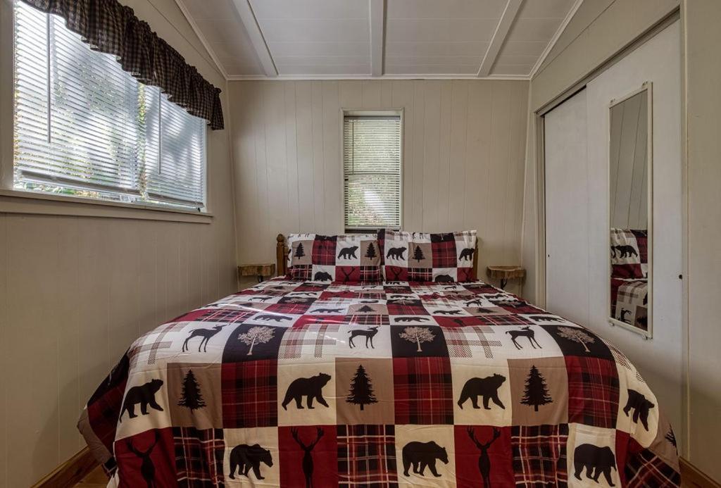 Four Bears Den, Hot Tub, 1089 Of Free Attraction Tickets For Each Paid Day, Dollywood And More Гетлинбург Екстериор снимка