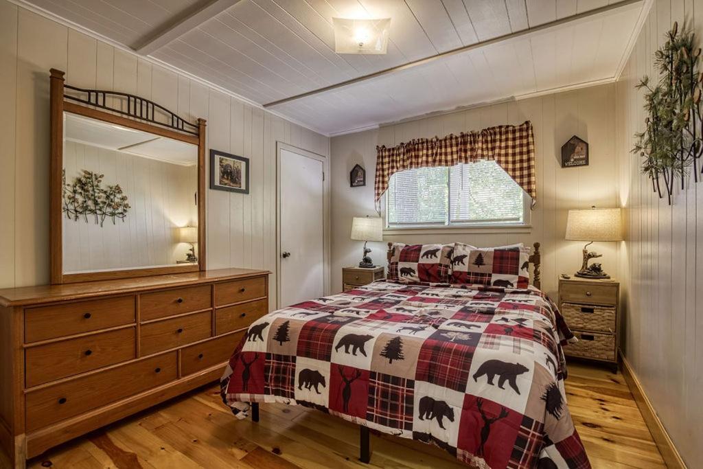Four Bears Den, Hot Tub, 1089 Of Free Attraction Tickets For Each Paid Day, Dollywood And More Гетлинбург Екстериор снимка