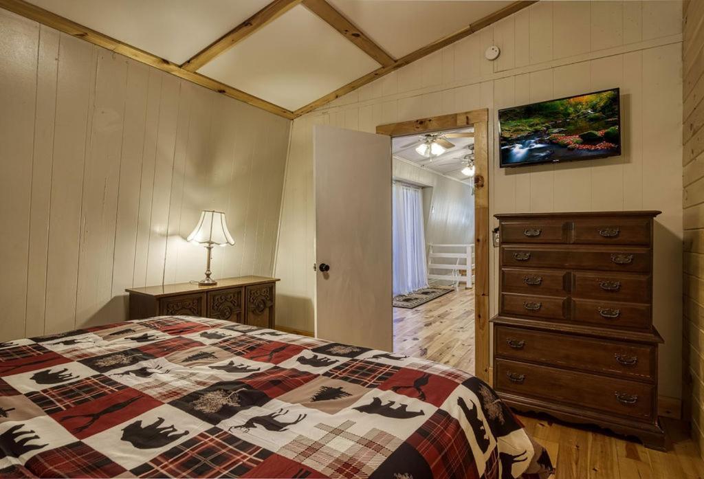 Four Bears Den, Hot Tub, 1089 Of Free Attraction Tickets For Each Paid Day, Dollywood And More Гетлинбург Екстериор снимка