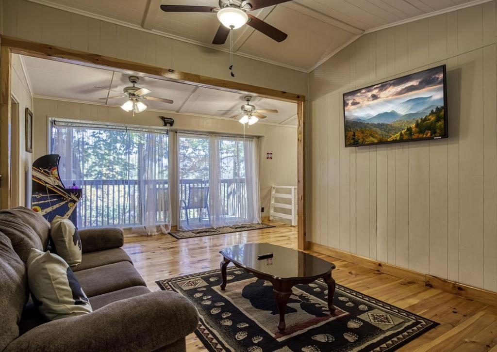 Four Bears Den, Hot Tub, 1089 Of Free Attraction Tickets For Each Paid Day, Dollywood And More Гетлинбург Екстериор снимка