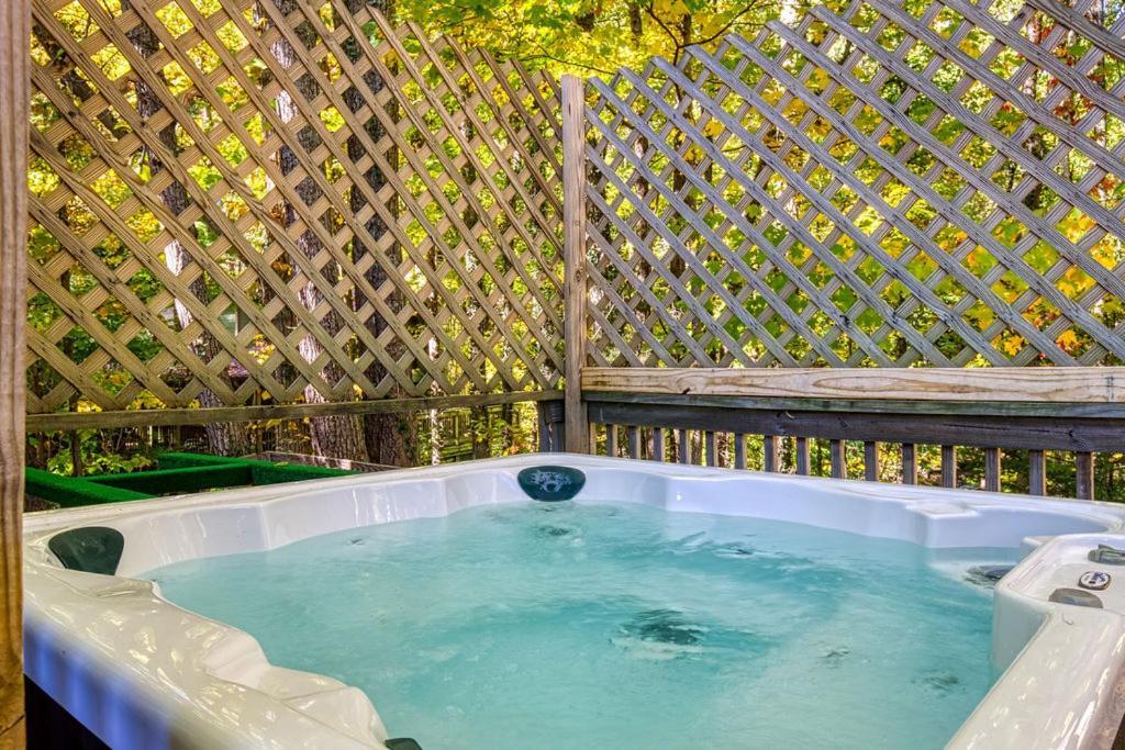 Four Bears Den, Hot Tub, 1089 Of Free Attraction Tickets For Each Paid Day, Dollywood And More Гетлинбург Екстериор снимка
